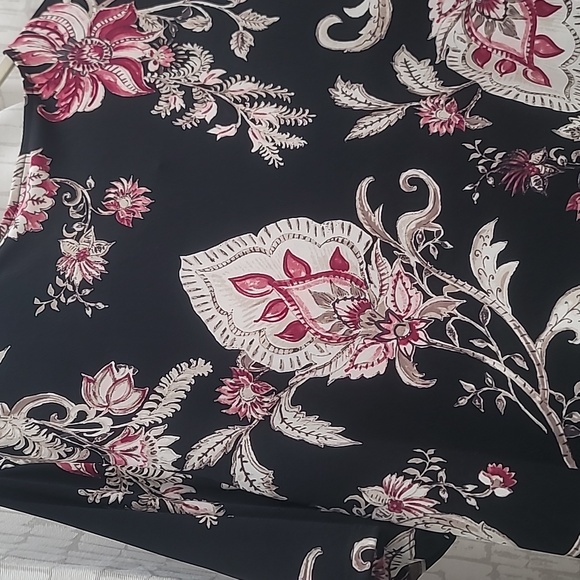 Chico's Women's Top Tee 2L Black Floral Paisley Boho Stretch Short Sleeve Blouse - Picture 7 of 7